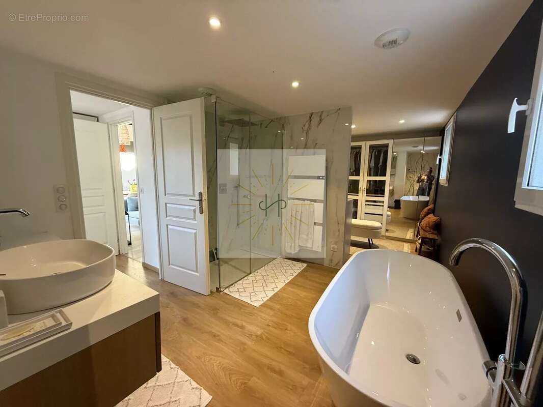 Maison à ROCHEFORT-EN-VALDAINE