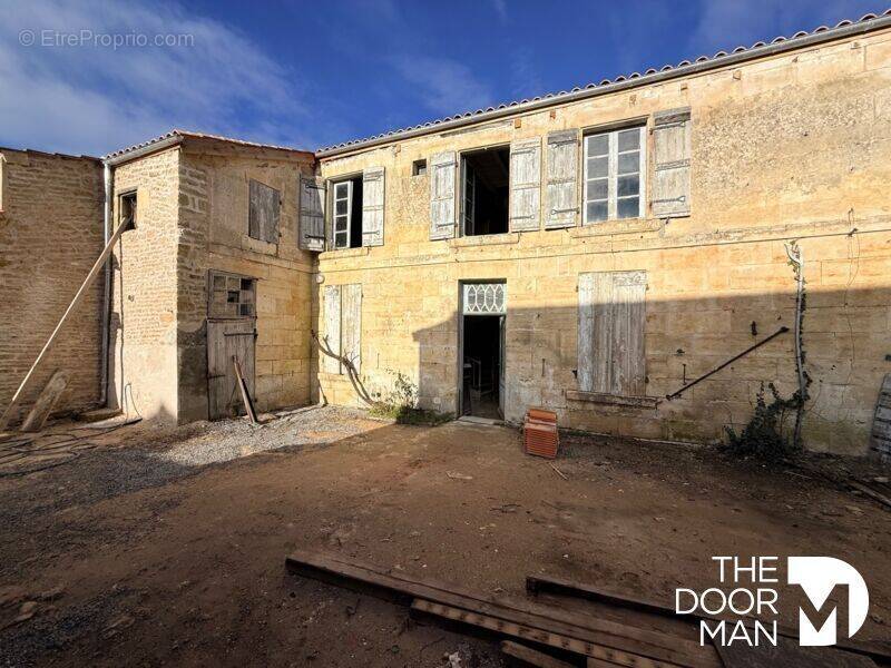 Maison à MAUZE-SUR-LE-MIGNON