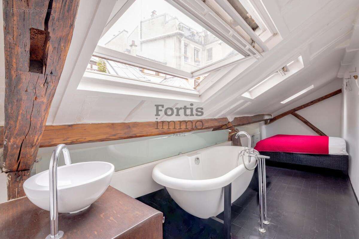 Appartement à PARIS-3E