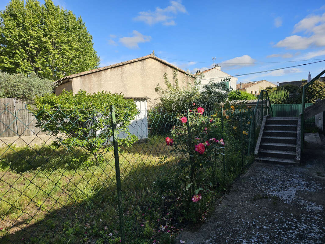 Appartement à LA ROQUE-D'ANTHERON