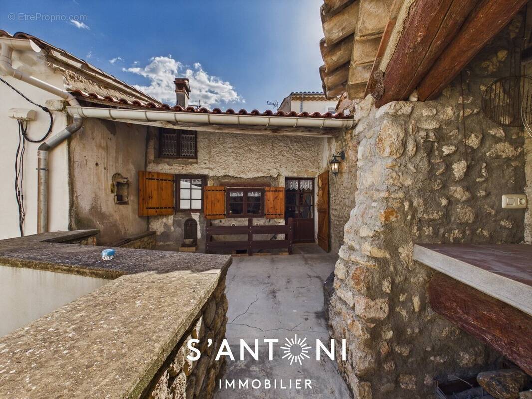 Coup de cur  Maison de village authentique avec terrasse unique à Puissalicon - photo 1