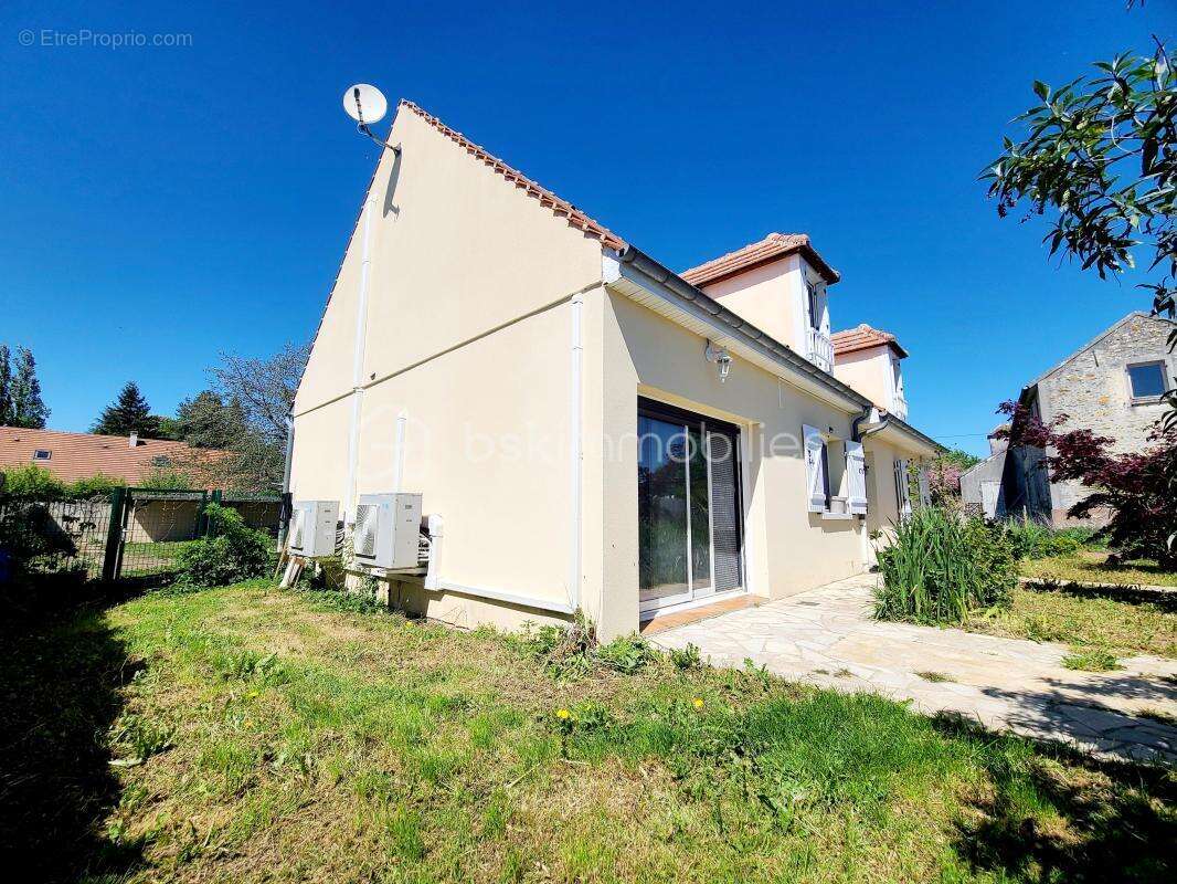 Maison à ROZAY-EN-BRIE