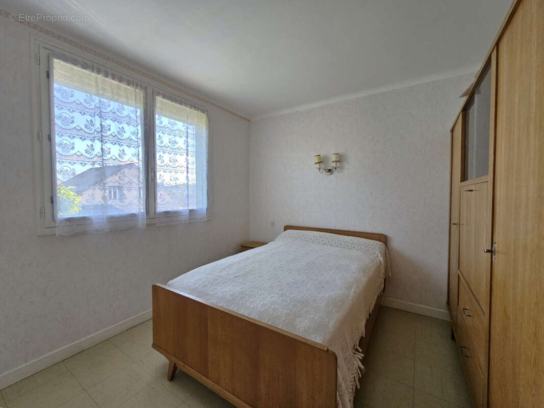 Maison à ONET-LE-CHATEAU