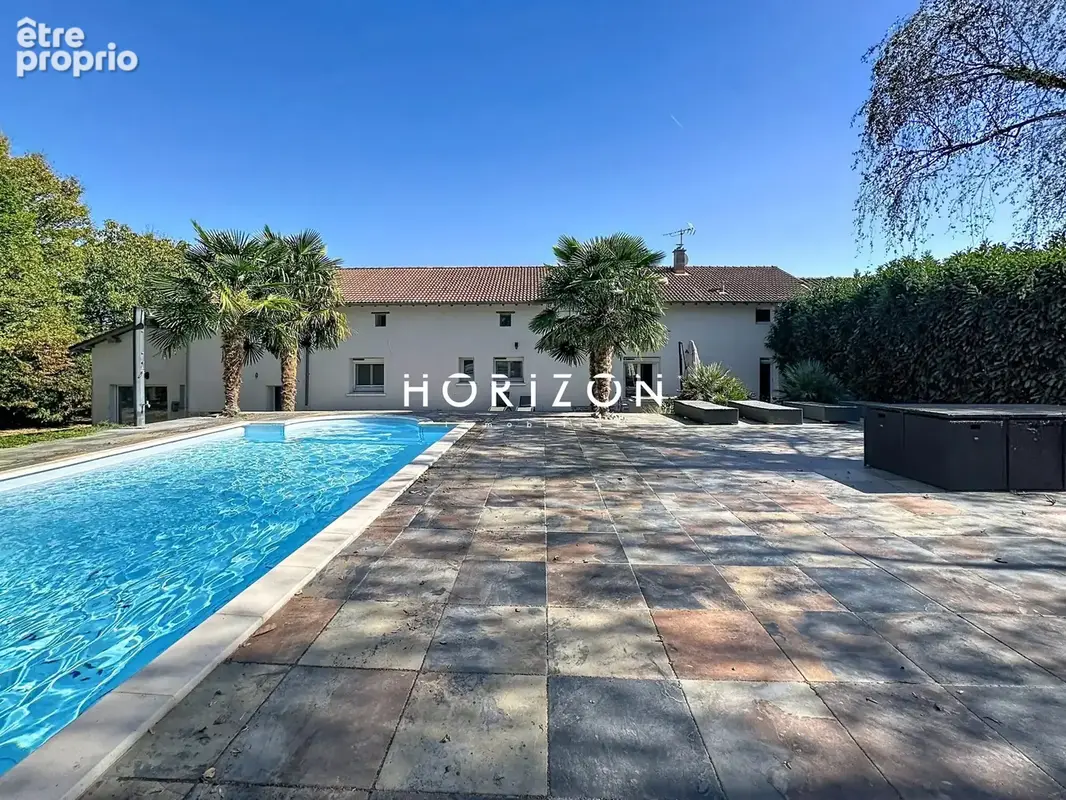 Photo Maison à Cruzilles-Les-Mepillat au prix de 479 000€