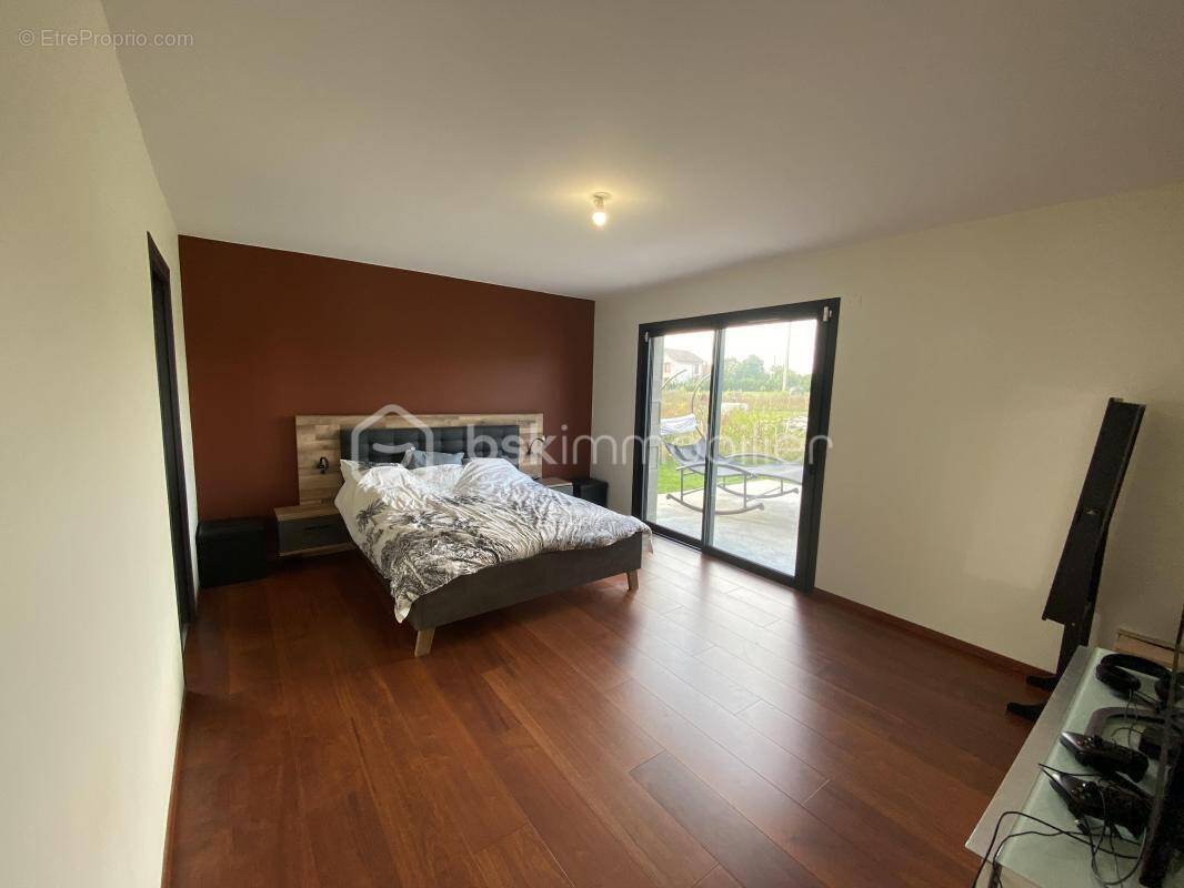Maison 244 m² à Bellevue-La-Montagne  - photo 4