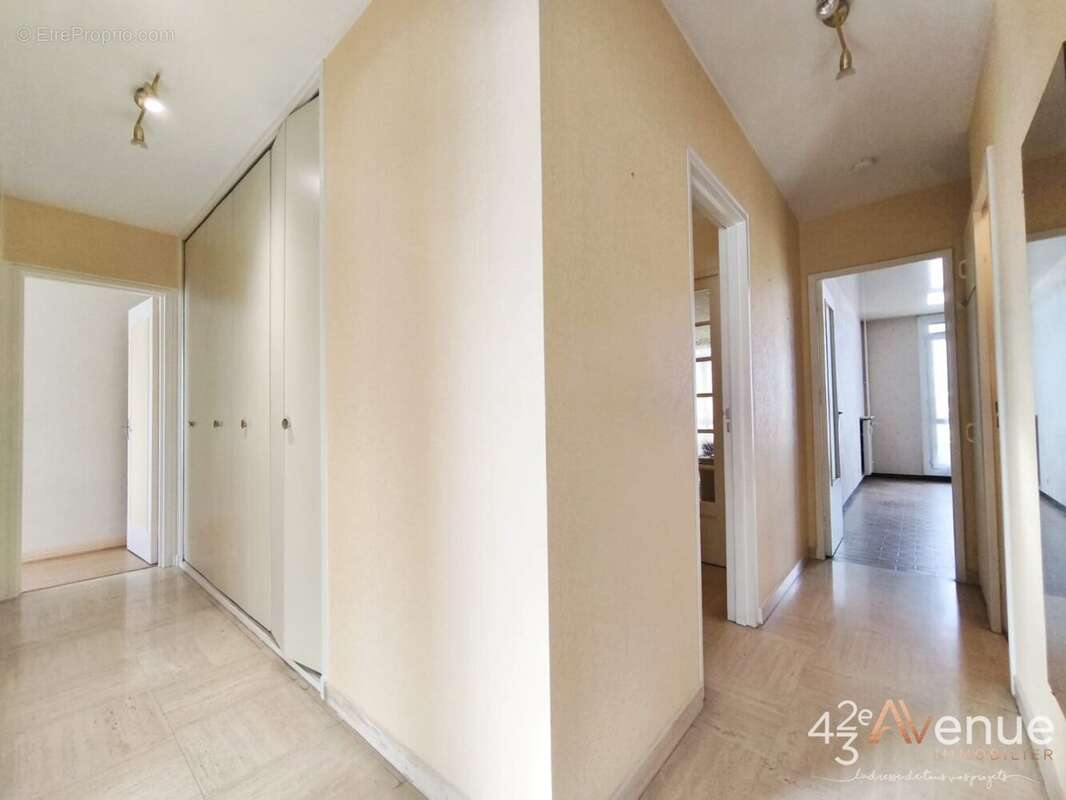 Appartement à SAINT-ETIENNE