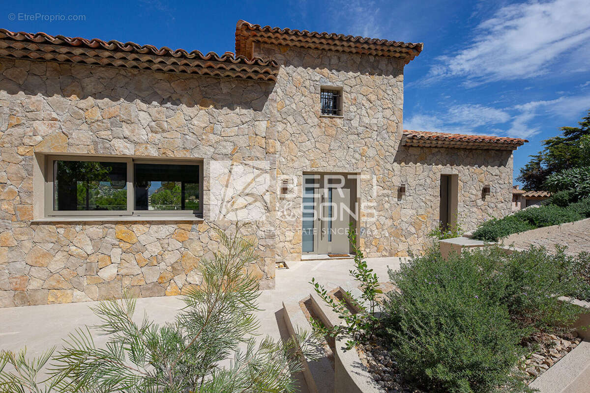 Maison à MANDELIEU-LA-NAPOULE