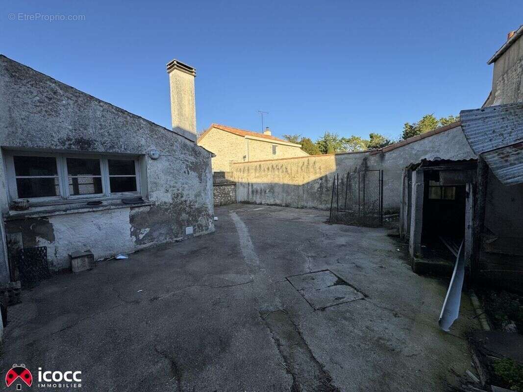 Maison à LES MAGNILS-REIGNIERS