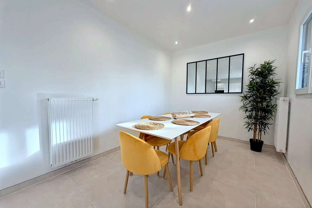 Maison à FEROLLES-ATTILLY