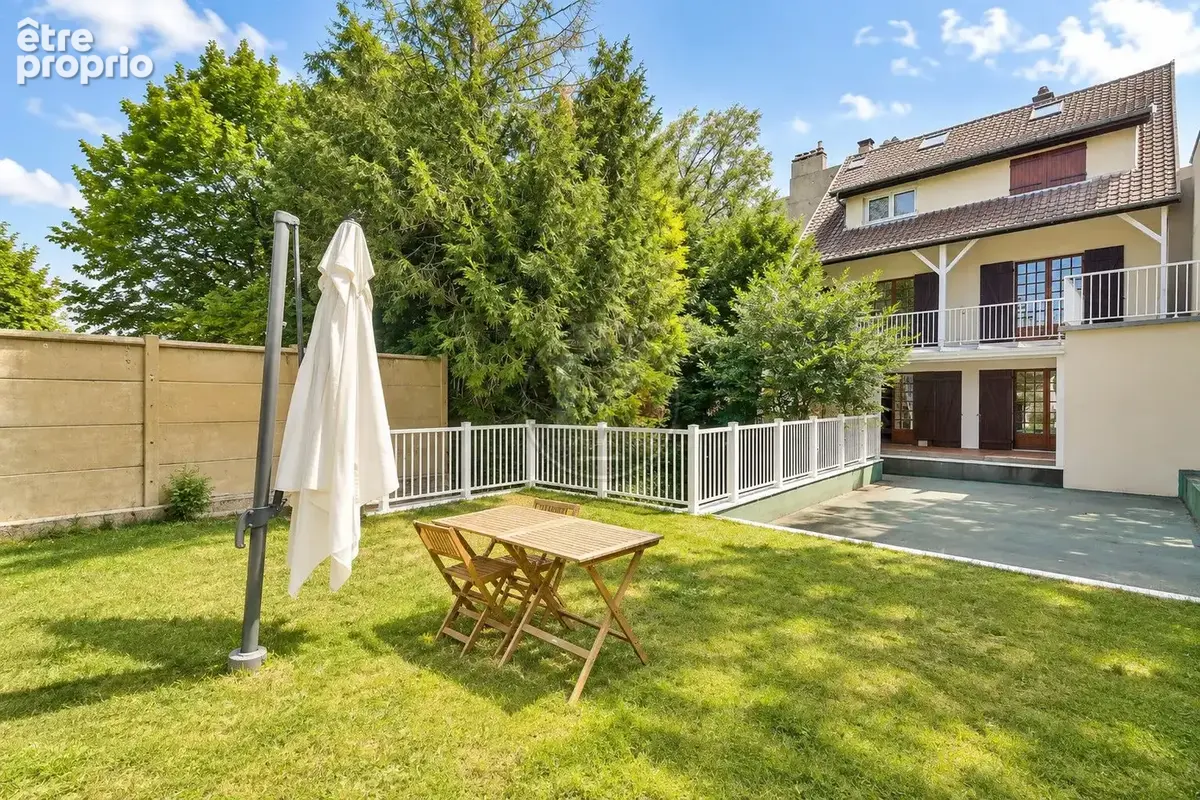Appartement  traversant - 2 Chambres - à rafraîchir - photo 11