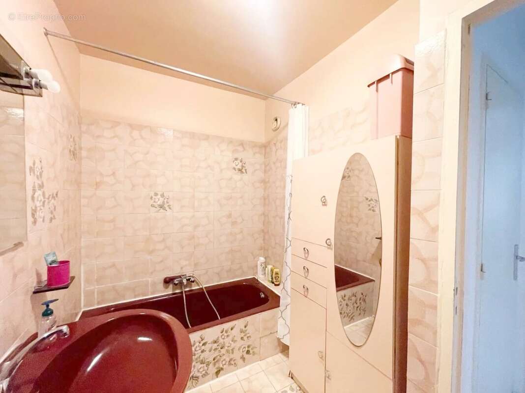 Appartement à SAINT-LAURENT-DU-VAR