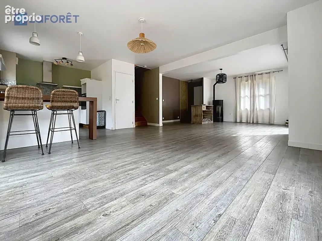 GUIDEL, Maison familiale de 5 chambres avec Vie de Plain Pied, jardin paysagé, et Centre Ville à pieds - photo 5