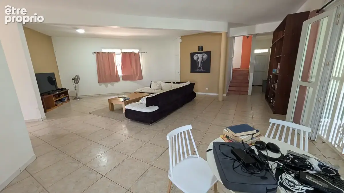 Exceptionnel à Cayenne Bourda : Villa d’architecte avec vue mer panoramique et fort rendement locatif - photo 19