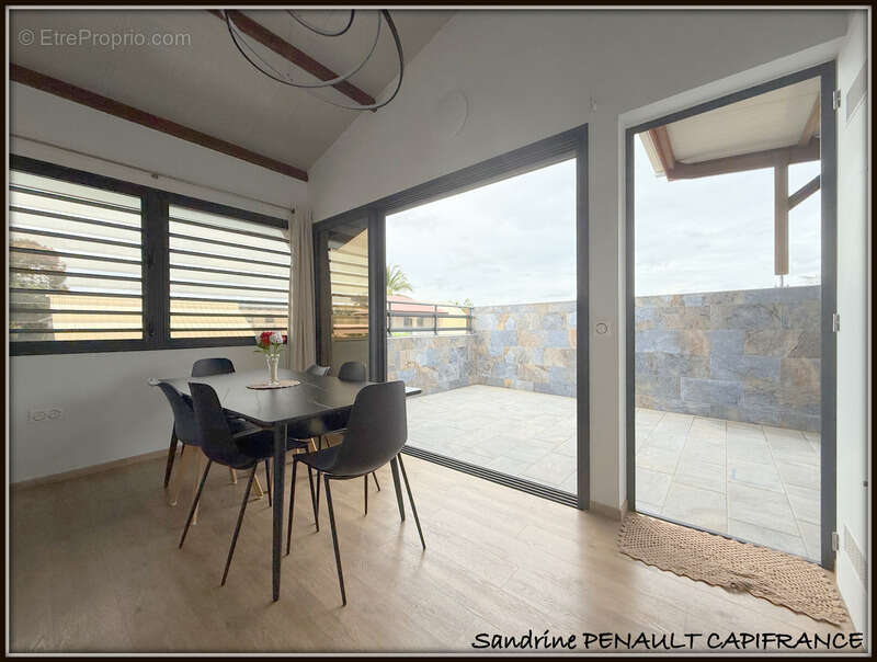A vendre a kourou (97310) une magnifique villa t7 de 246 m² - avec 2 appartements t2 - terrain de 345 m² - au prix de 599 000 € - photo 12