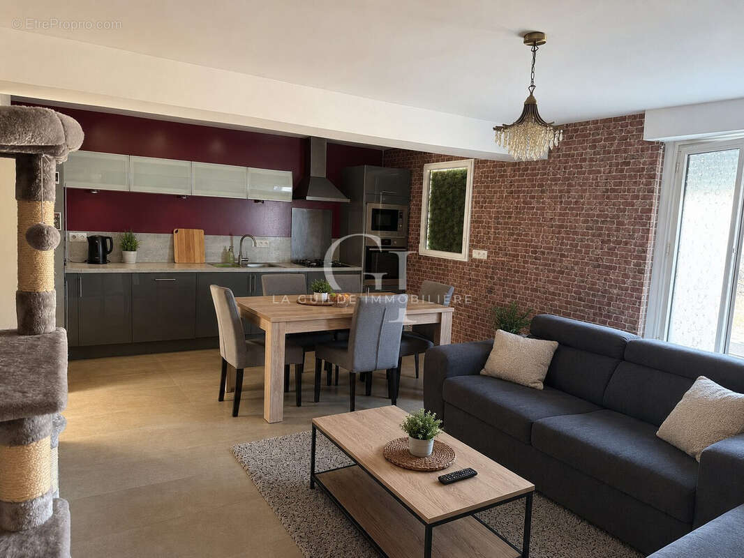 Maison 224 m² à La Menitre  - photo 2