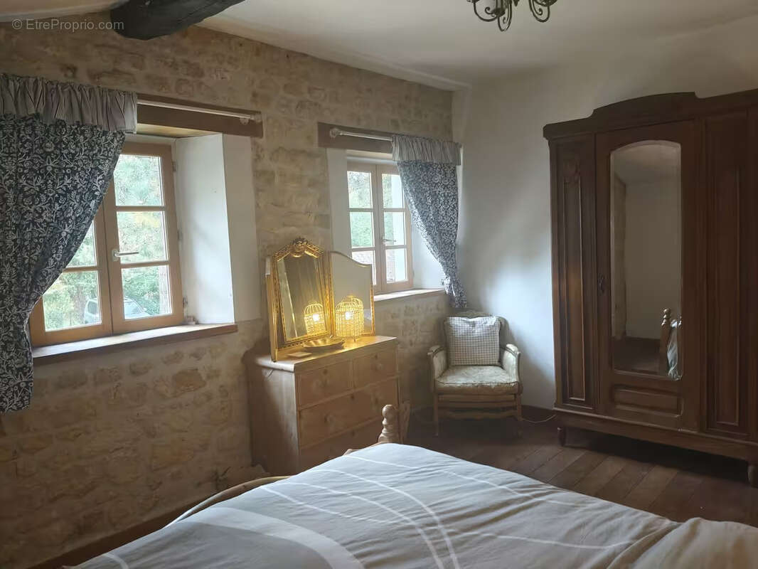 Maison à SAINT-SIGISMOND-DE-CLERMONT