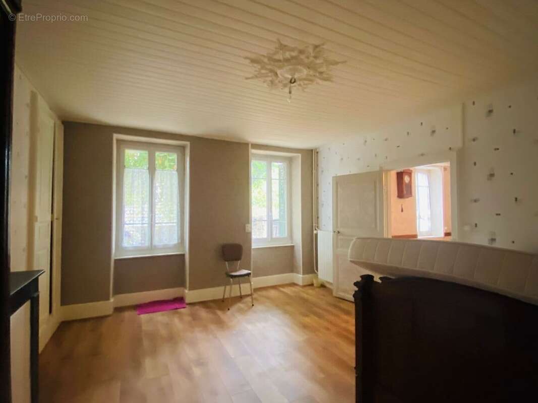 Maison bourbonnaise de caractère 4 chambres - 145 m² habitable  Un véritable havre de paix aux portes du Massif central ! 144.13 - photo 4