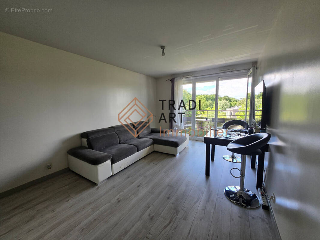 Appartement à FLEURY-MEROGIS