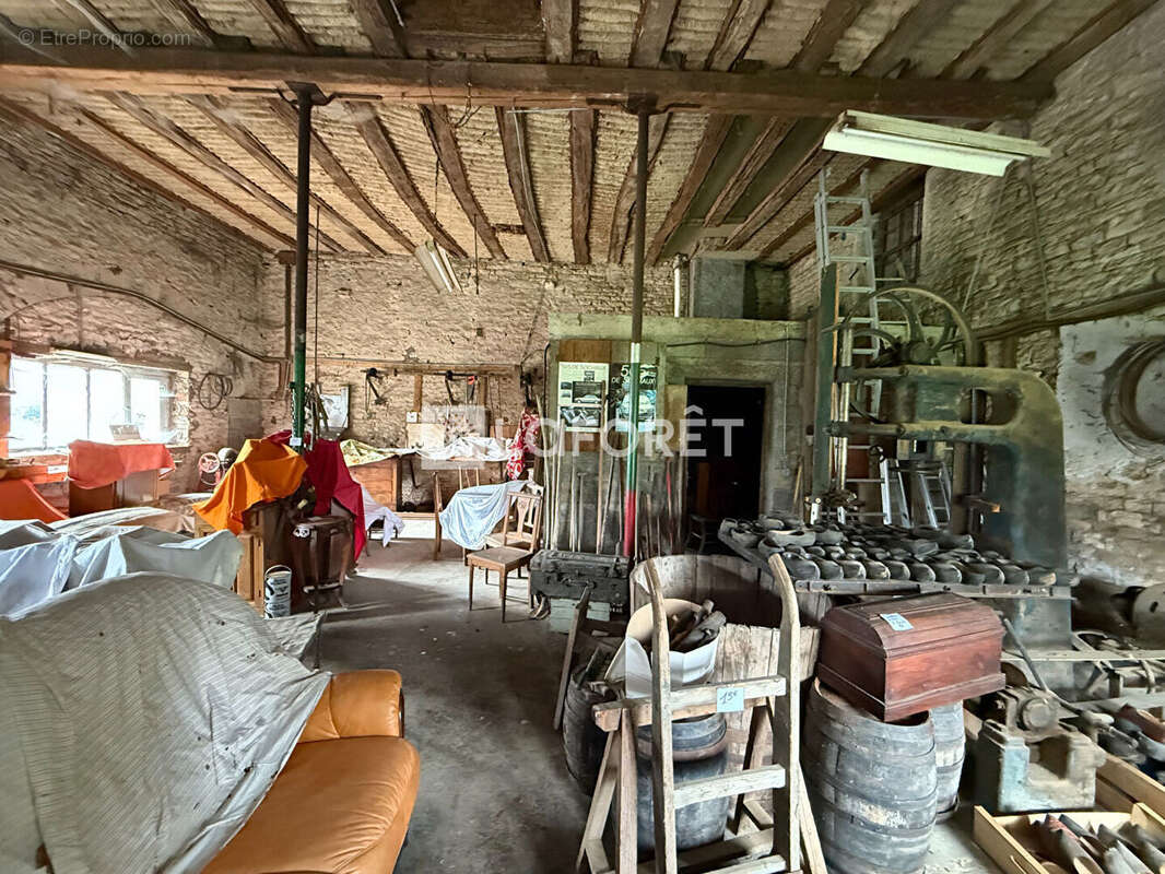 Maison à CHAUMERCENNE