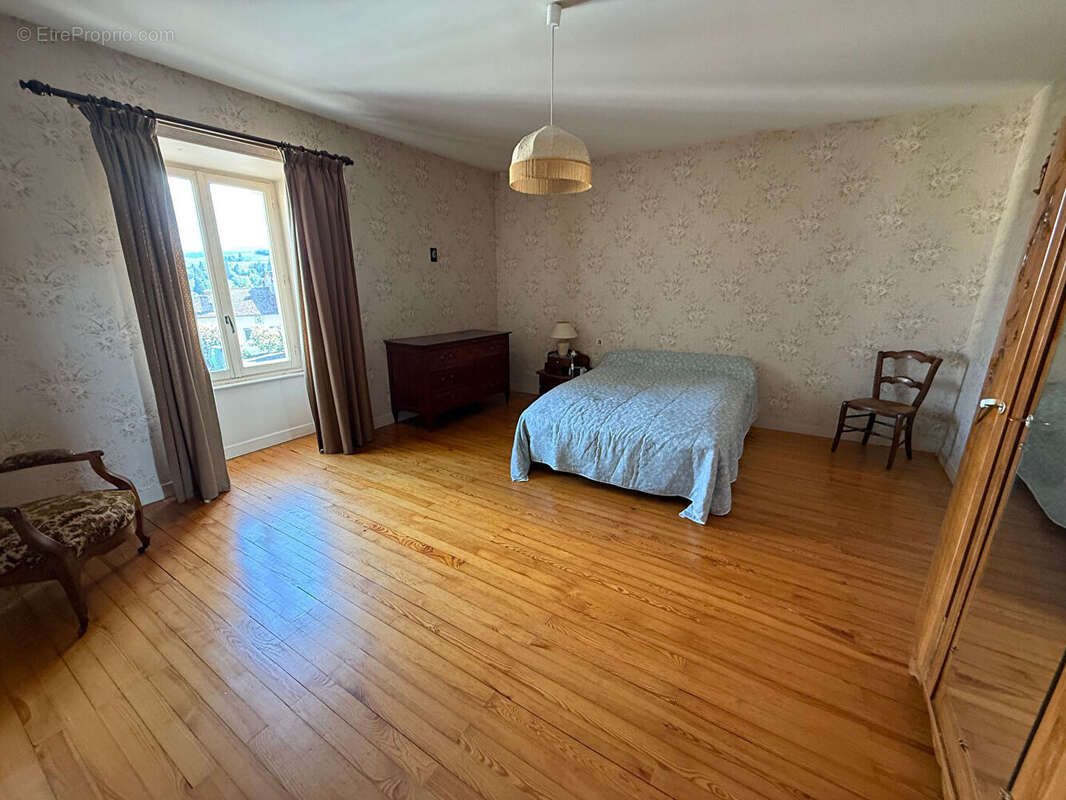 Maison à RENAISON