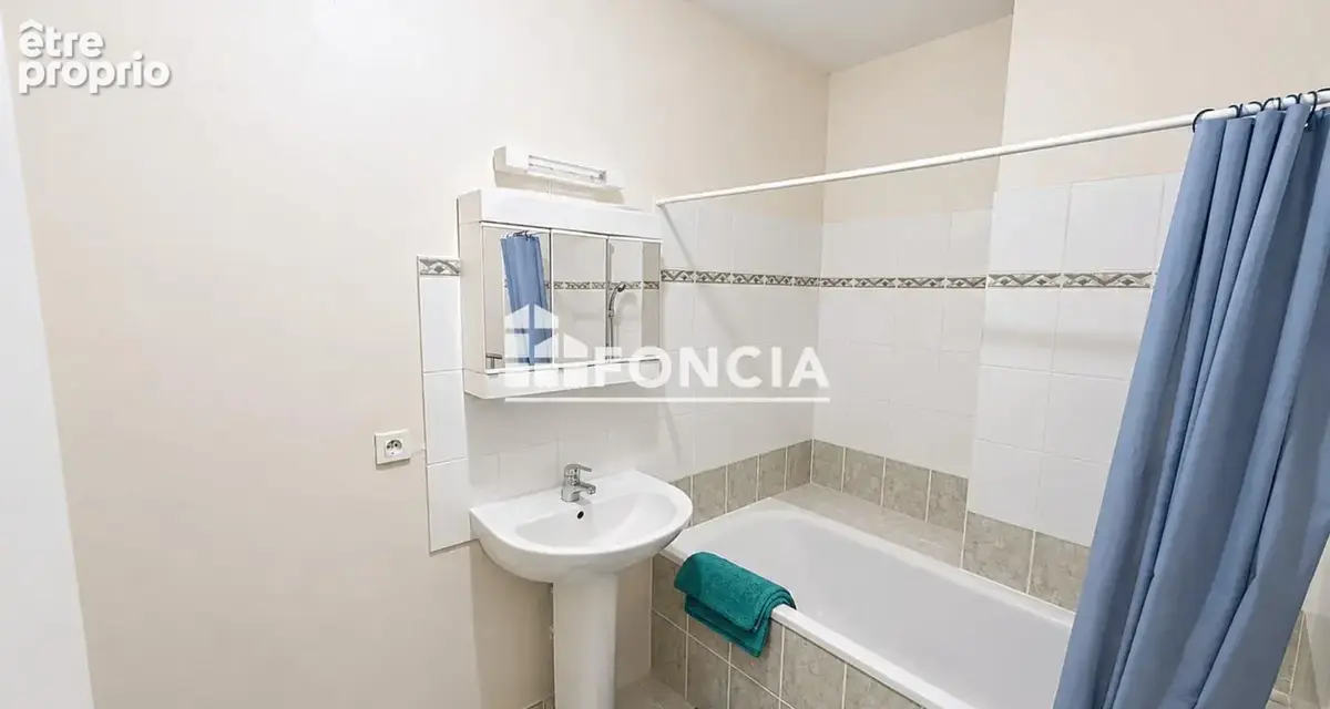  Lisieux — Appartement 2 chambres avec Ascenseur, balcon-terrasse, garage et une place de parking privative - photo 7