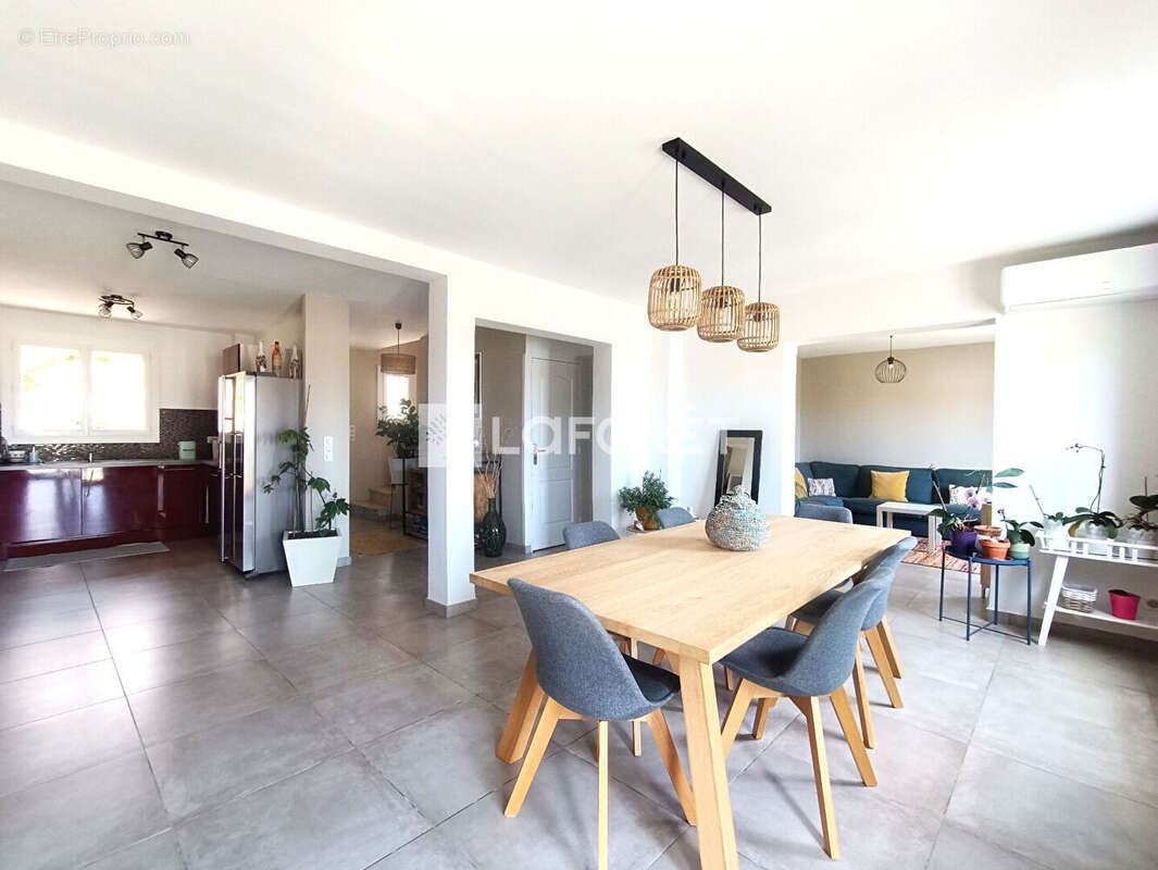 Maison à SAINT-LAURENT-DE-LA-SALANQUE