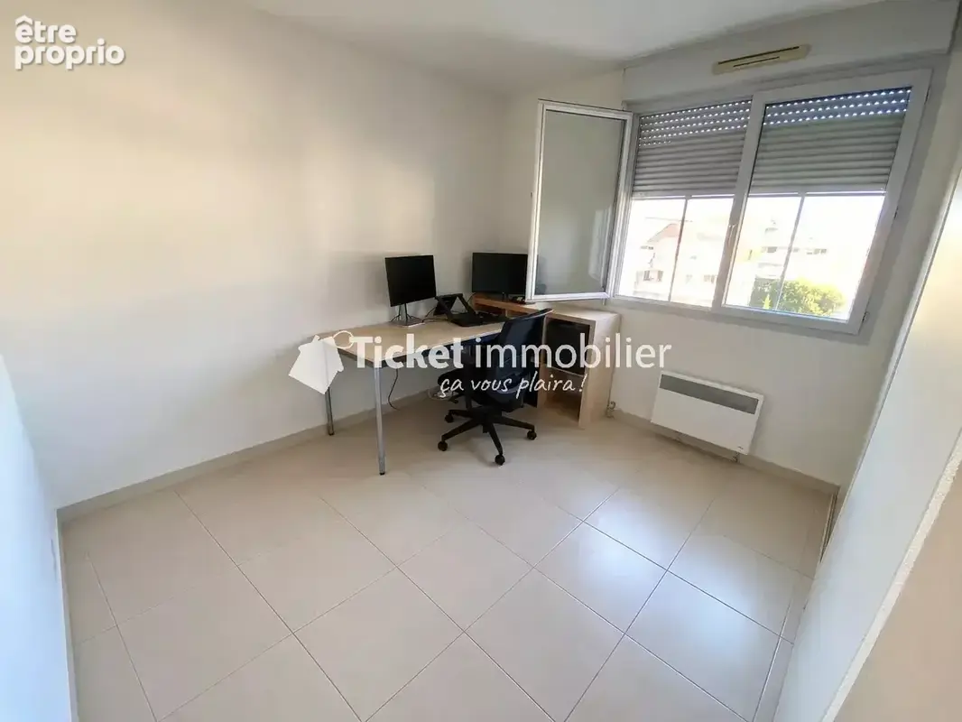 Appartement T3 lumineux avec terrasse et 2 parkings en sous-sol – Quartier Sept Deniers - photo 10