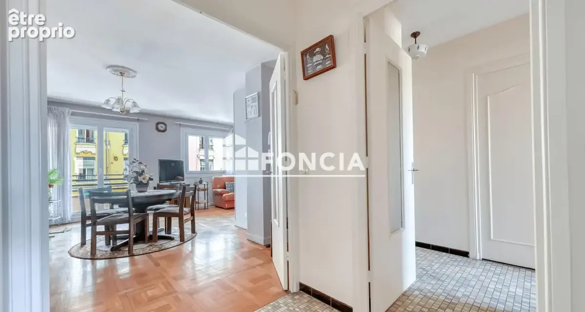 Villeurbanne République Gratte-Ciel -  T4 de 105 m² avec balcon et ascenseur - photo 2