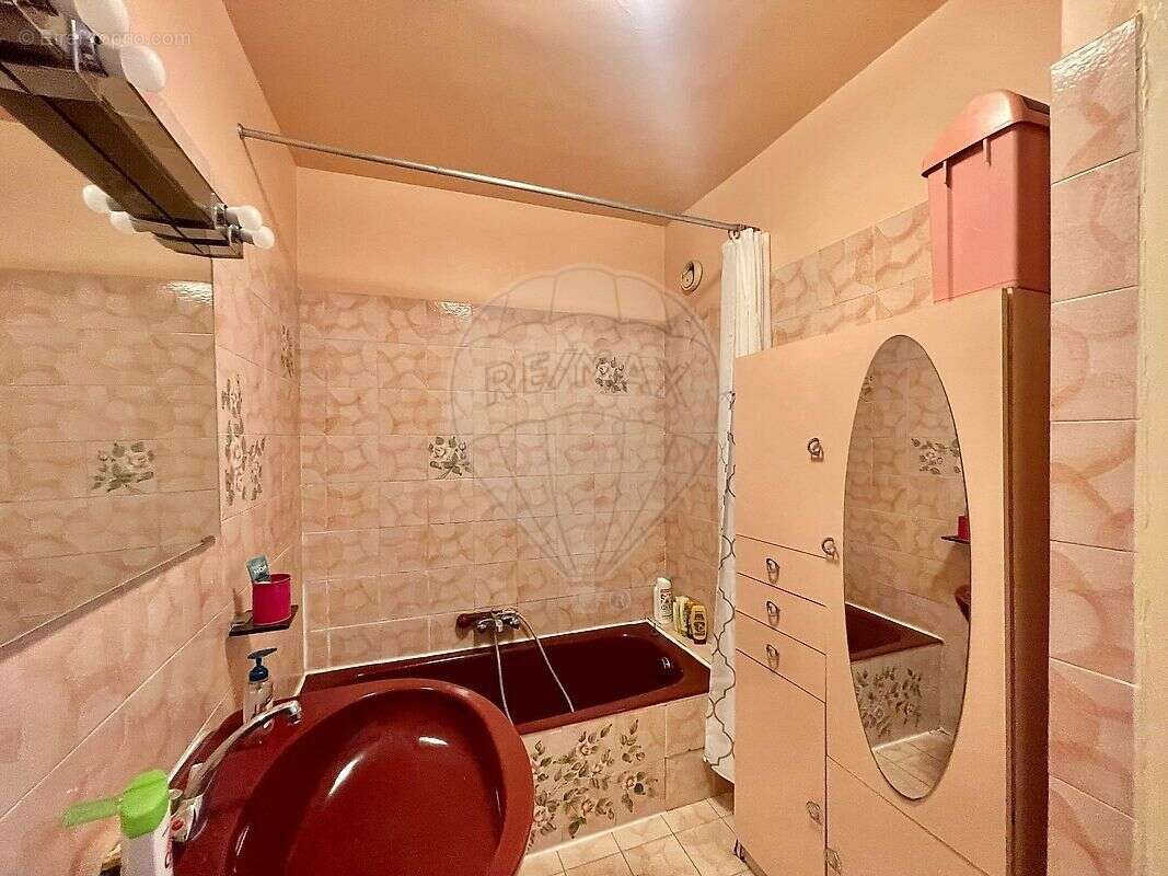 Appartement à SAINT-LAURENT-DU-VAR