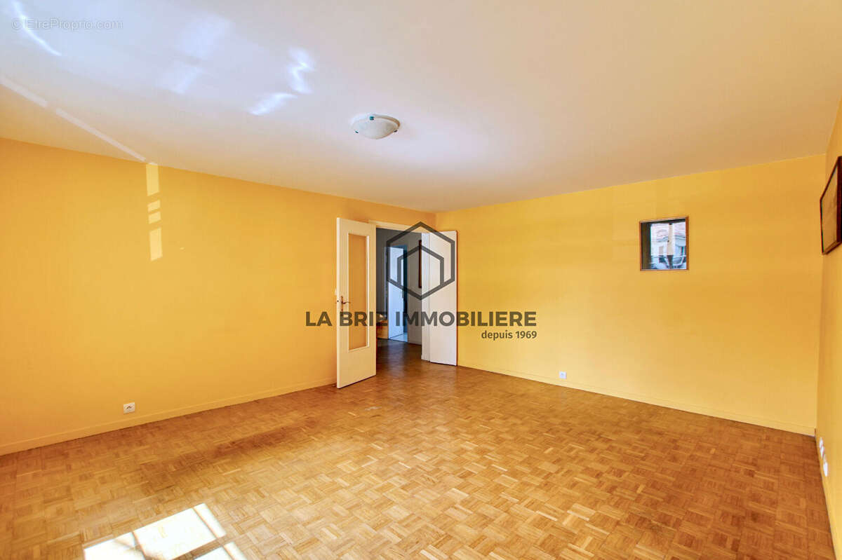 Appartement à BRIE-COMTE-ROBERT