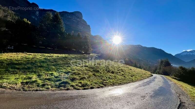 Terrain à LE PETIT-BORNAND-LES-GLIERES