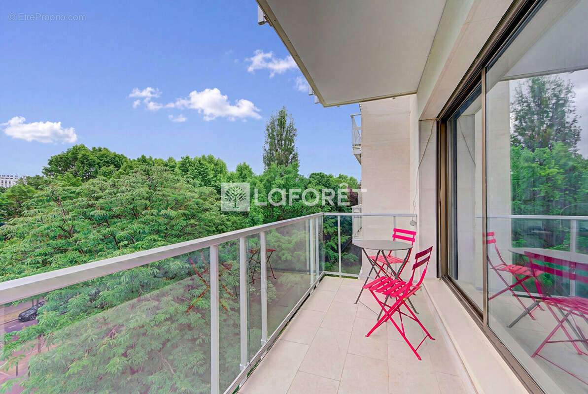 Appartement à NEUILLY-SUR-SEINE