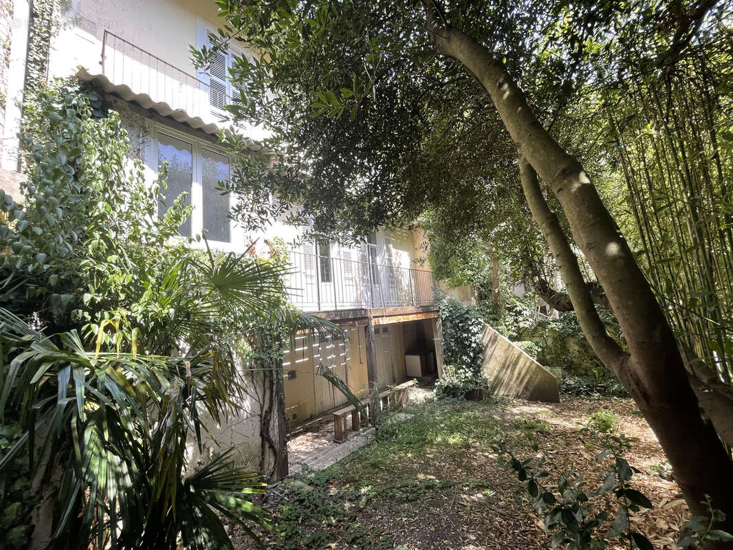 Périgueux centre — Grande maison familiale, 4 niveaux, jardin - photo 11