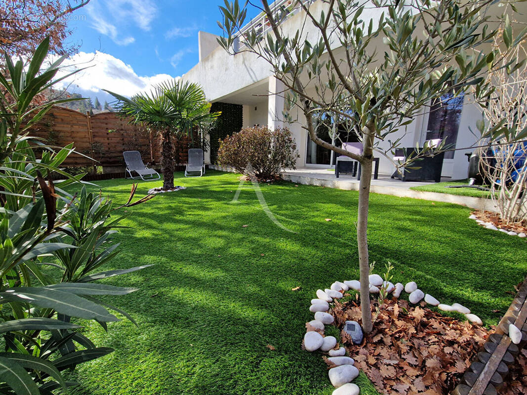 Appartement à PIERREVERT