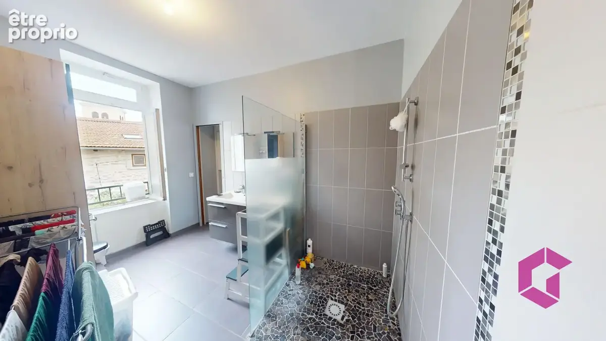 Appartement et local commercial - photo 9