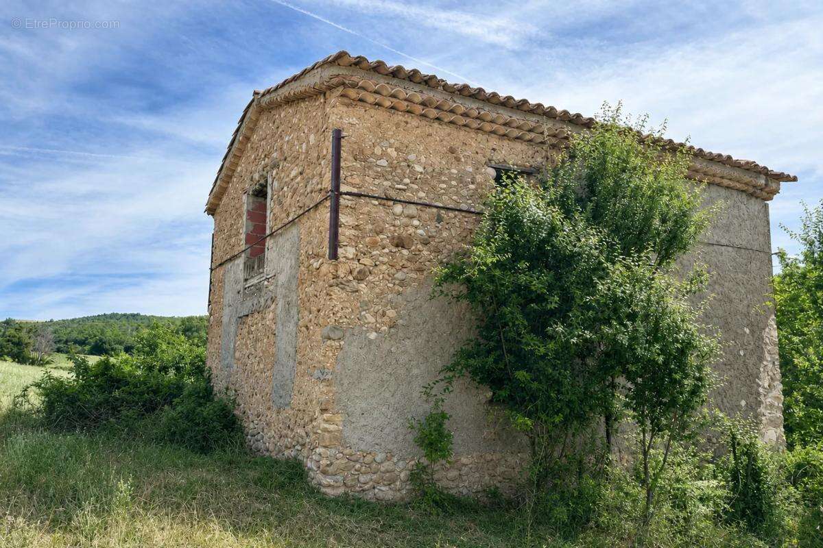 Bâtiment rural de 3 pièces d'environ 118,5 m² à Puimichel - photo 5