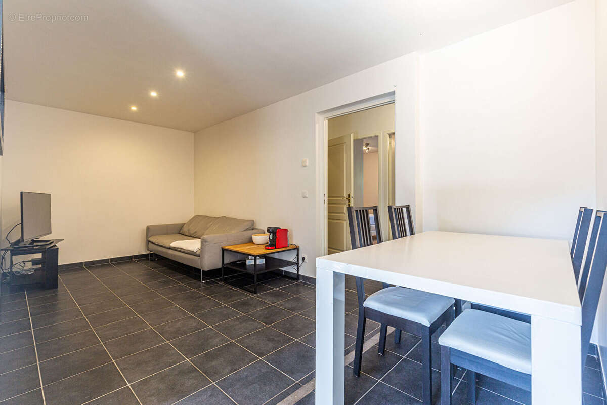 Agence immobiliere laforet - exclusivite - "grevillea" - annecy / pringy - appartement t4/t5 de 83.79m² - jardin - place de stat - photo 5