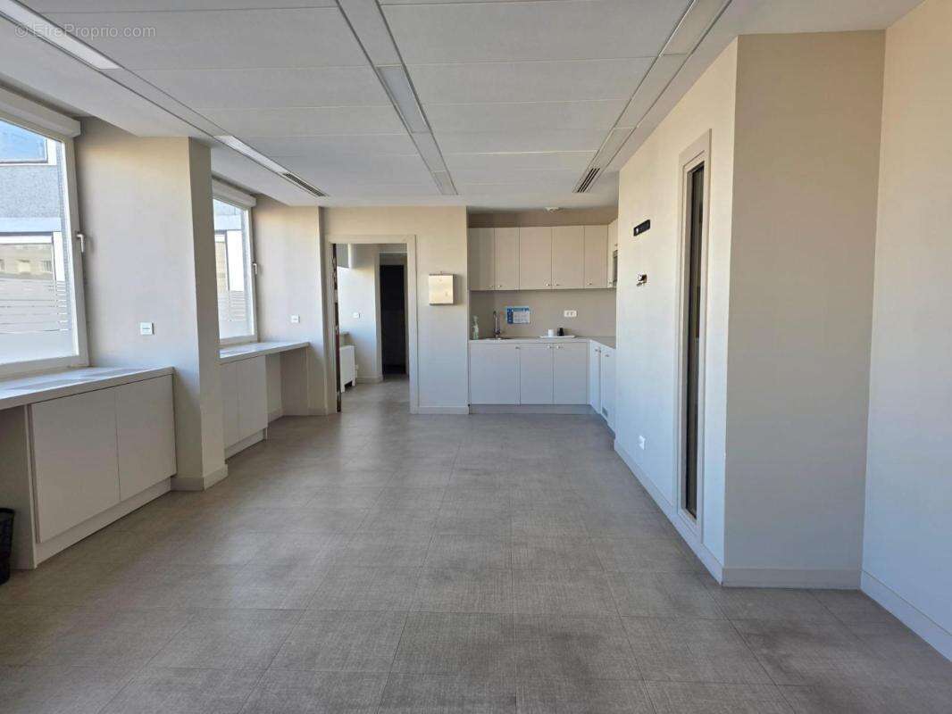 Bureaux d'exception 1630m² - Vue panoramique Paris - 27 parkings - photo 5