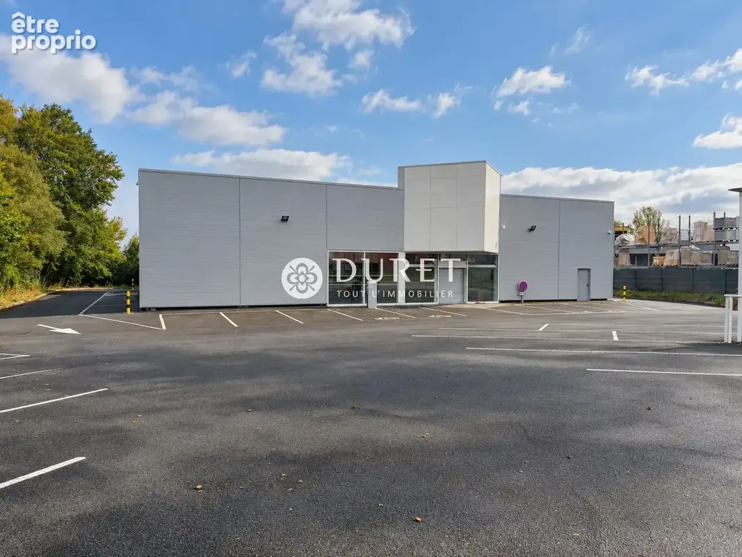 Commerce 705 m² à vendre à Les Herbiers (85500) - photo 3