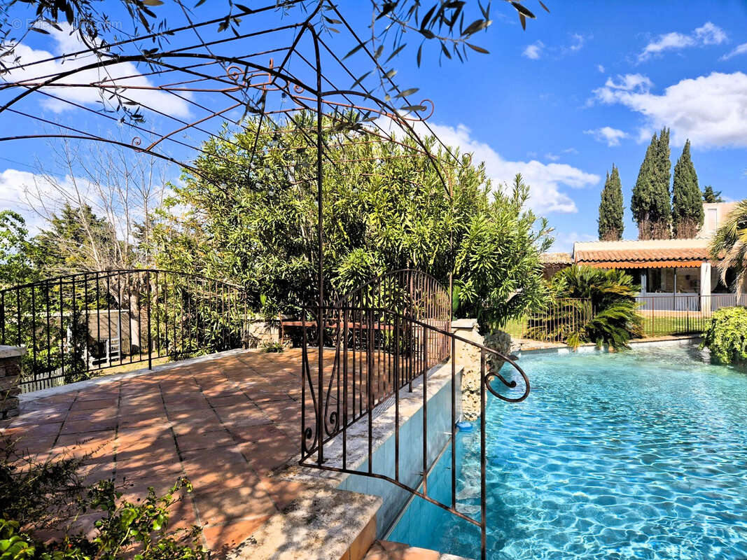 Villa  d'exception avec jardin, piscine, pool house et dependance - photo 31