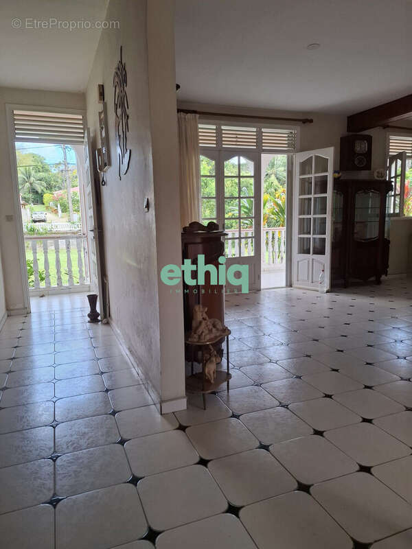 Appartement à BAIE-MAHAULT