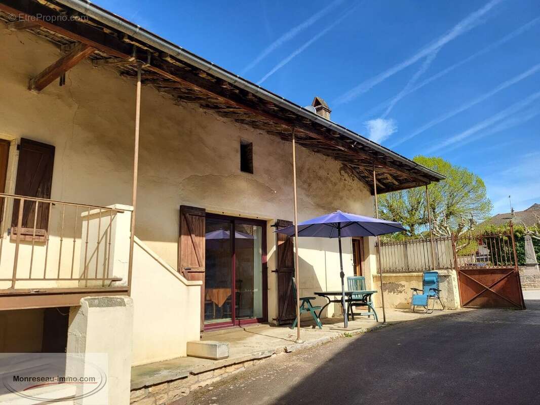 Maison à AZE