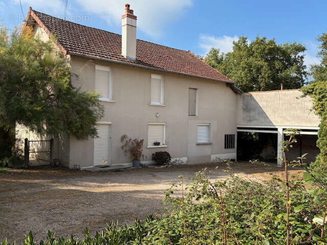 Maison à COSSAYE