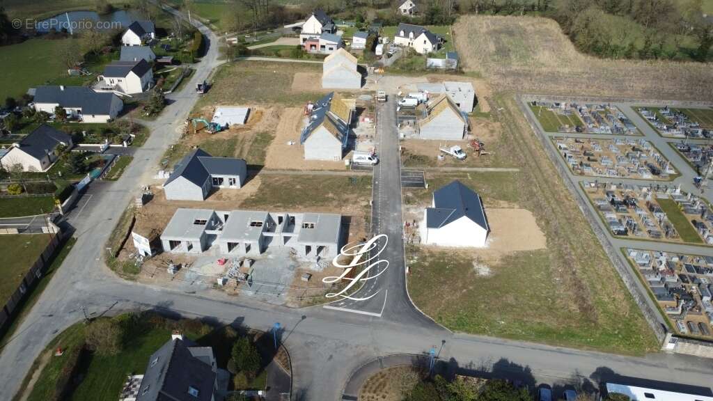 Terrain à VIEUX-VY-SUR-COUESNON