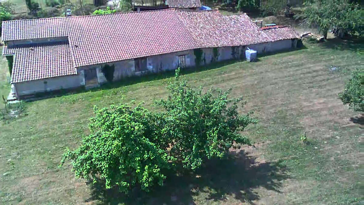 Ancienne ferme avec dépendances sur terrain de 1.2 hectare - photo 4
