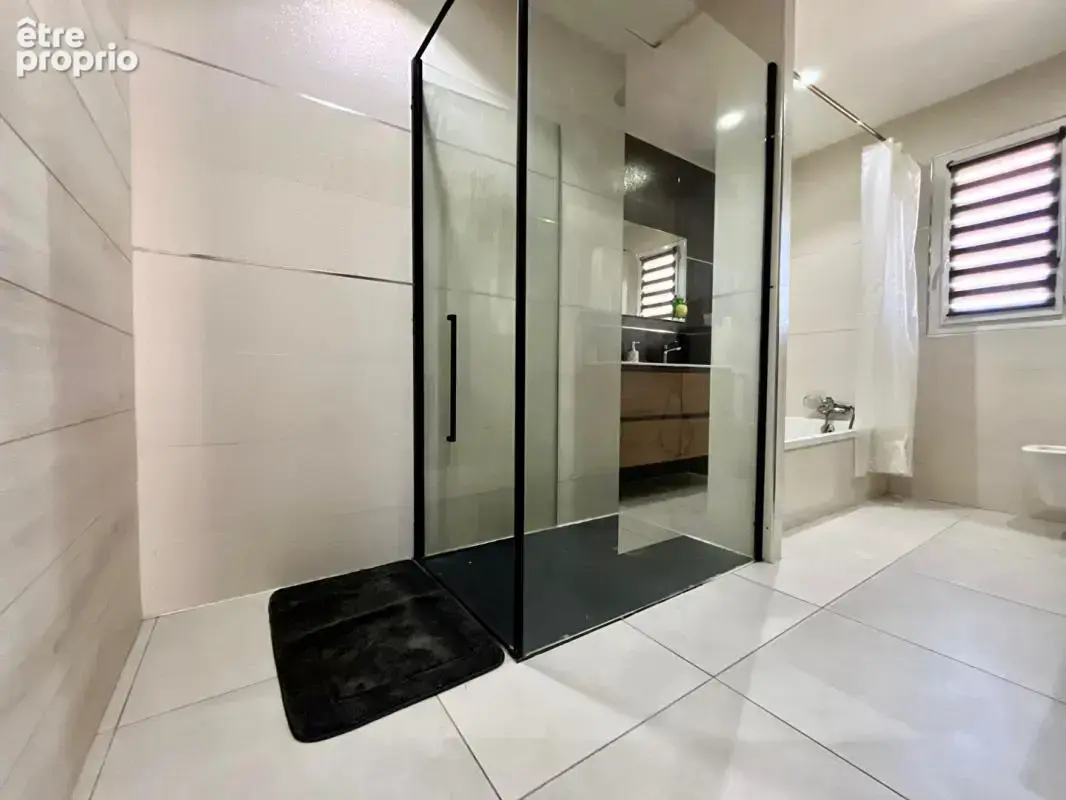 Magnifique villa de standing de 170 m²  sur un terrain 4 faces  avec piscine dans un secteur prisé - photo 14