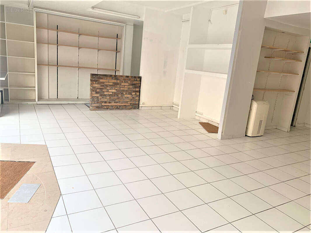 Commerce à COURBEVOIE