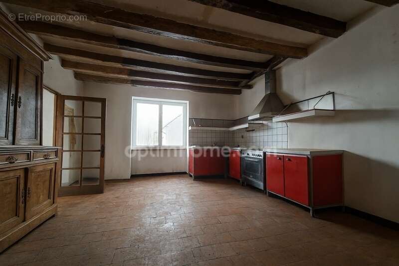 Maison de village d'environ 115 m², 3 pièces avec potentiel d'évolution à Ferrière-Larçon (37350) - photo 2