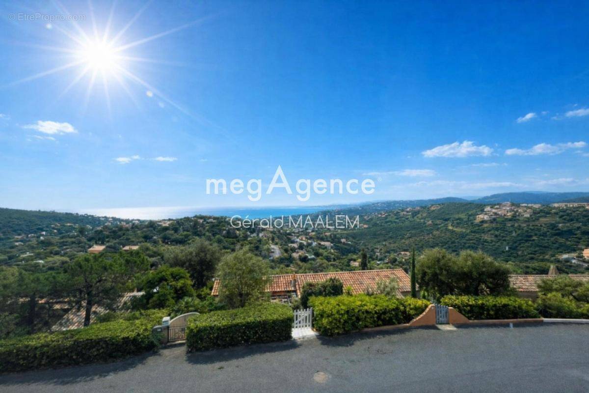 Appartement à ROQUEBRUNE-SUR-ARGENS