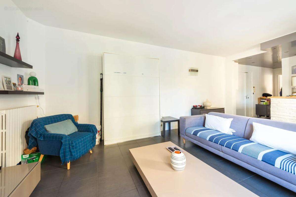 Appartement à COURBEVOIE